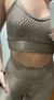 Conjunto canelado de top e calça sem bolso - Castanho - comprar online
