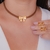 Conjunto Fio Suéde Marrom com Laço no Dourado