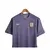 Camisa roxa da Seleção da Inglaterra II 24/25, modelo masculino da Nike, com detalhes em dourado e estampa lateral colorida.

