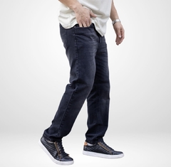 PANTALÓN RECTO CLÁSICO JEANS RÍGIDO (NEGRO STONE) - comprar online