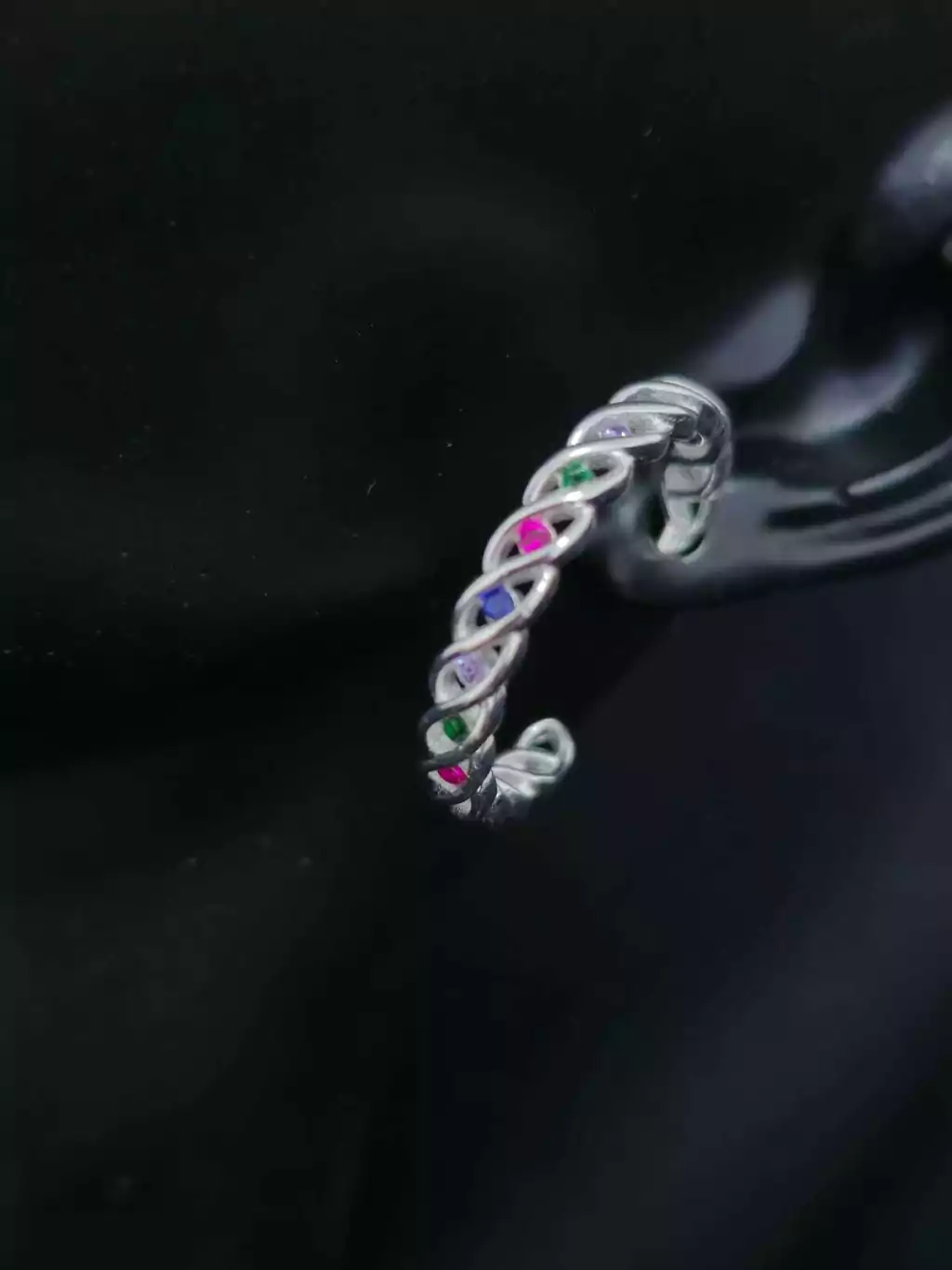 Brinco Argola Vazada Cravejado com Zircônia Color Prata 925