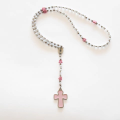 Rosario blanco con florcitas de colores - comprar online