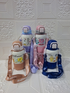 BOTELLA TÉRMICA KAWAI "HAPPY" CON CORREA en internet