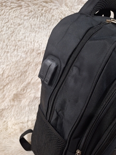 MOCHILA HOMBRE REFORZADA 3 CIERRES C/USB - El Principito Mayorista