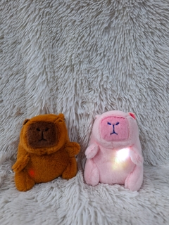 Imagen de LLAVERO CAPIBARA PELUCHE CON LUZ Y SONIDO X6u