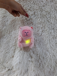 LLAVERO CAPIBARA PELUCHE CON LUZ Y SONIDO X6u - comprar online