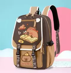 MOCHILA CAPIBARA MARRON C/BROCHES Y 3 CIERRES