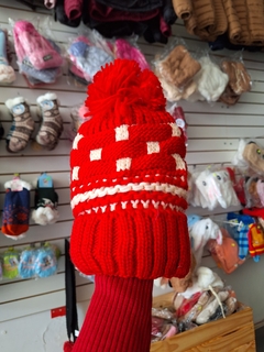 GORRO DAMA ESTAMPADO C/POMPÓN - comprar online