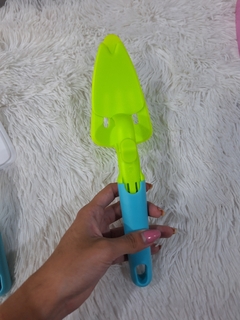 ESPÁTULA 2 EN 1 C/BOTÓN SEPARADOR X6u
