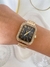 RLG9141 - MODELO 4 - RELÓGIO QUADRADO CRAVEJADO COM FUNDO PRETO - DOURADO