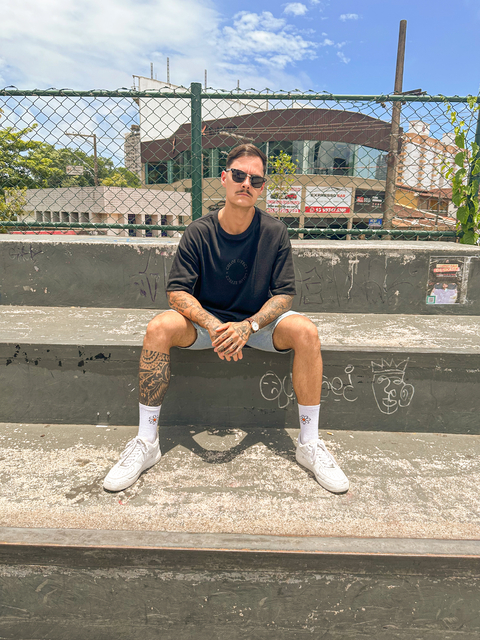 Camiseta Oversized Keep Pushing Preta - comprar online