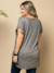 Blusa Feminina Soltinha em Malha Flamê com Decote V e Bolso Frontal - Conforto e Estilo em Viscose e Poliéster - loja online
