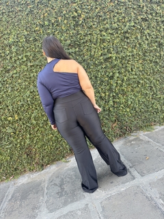Calça prada flare - Plussize - comprar online