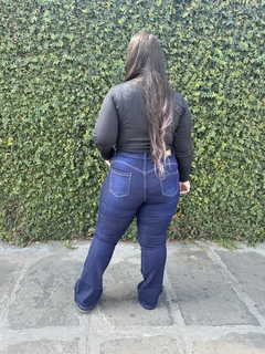 Cropped detalhe em renda manga longa - Plus size - comprar online