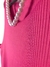 Remera pink brat + collar de perlas en internet