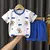 Conjunto de camiseta e shorts