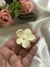 Broche Flor Médium | Natural | Disp. en Londres Cta.