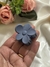 Broche Flor Médium | Azul | Disp. En Londres Cta