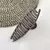 Broche Rulo XL | Marrón | Disp. En Londres Cta. - comprar online