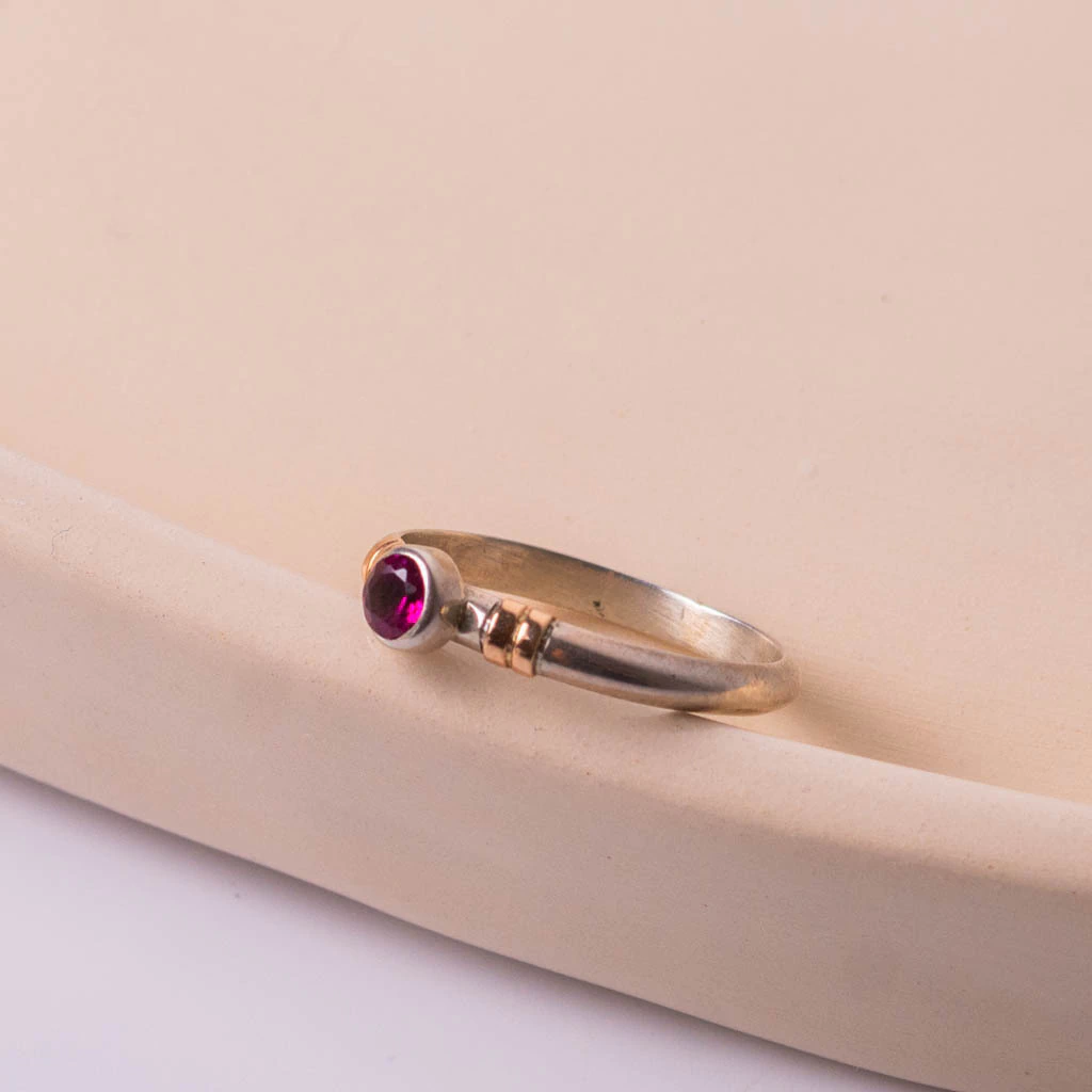 ANILLO DE PLATA PIEDRA REDONDA-JOYERÍA DE AUTOR