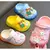 Sandália Babuche infantil com broches na internet
