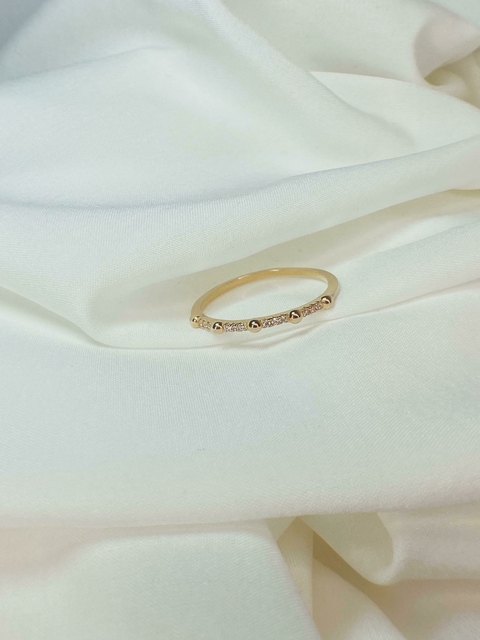 Anel cravejado mini zirconias separadas por bolinhas