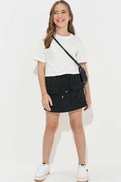 Conjunto de Camiseta Boxy Over em Meia Malha e Short Saia em Ribana Fancy