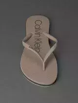 Chinelo Swim Calvin Klein na internet