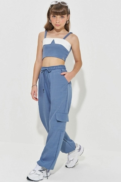 Conjunto de Top Cropped e Calça em Alfaiataria Risca de Giz