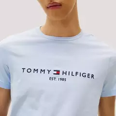 Camiseta Clássica Gola C na internet