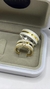 Aliança de prata com detalhe dourado/ 7 mm