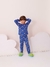 Pijama infantil azul com estampa de universo, modelo básico