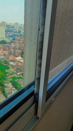 Imagem do Escova Vedação Adesiva - Rolo 50 metros