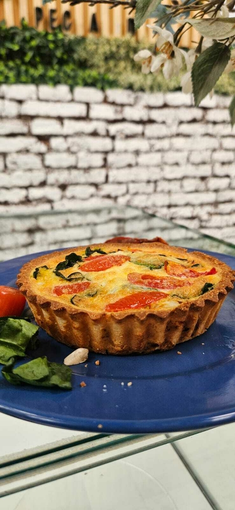 Quiche de espinaca, cebolla y tomates cherrys