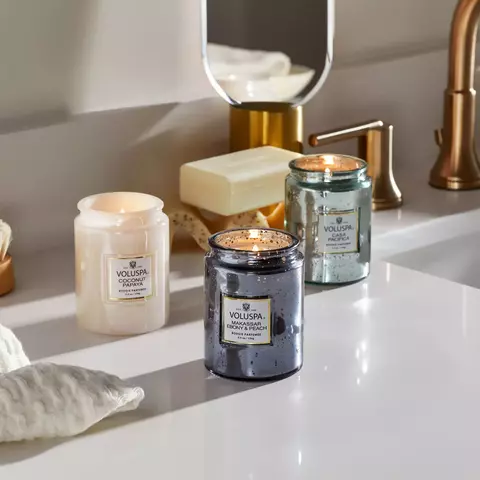 Vela Makassar Ebony & Peach 156g 50H - comprar online