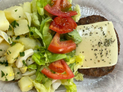 Hamburguesa con lechuga y tomate