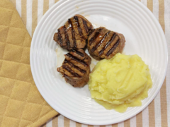 Lomo sellado a la plancha con puré