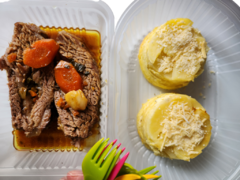 Carne al horno con mil hojas de papa