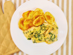 Pechuguitas al verdeo con papas dore