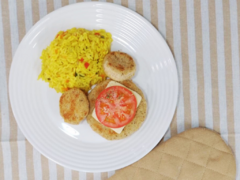 Medallón de pollo napolitano con arroz salteado con vegetales