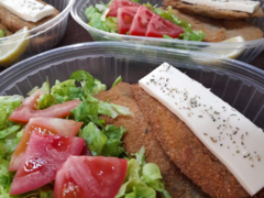Milanesa de berenjena con lechuga y tomate - comprar online