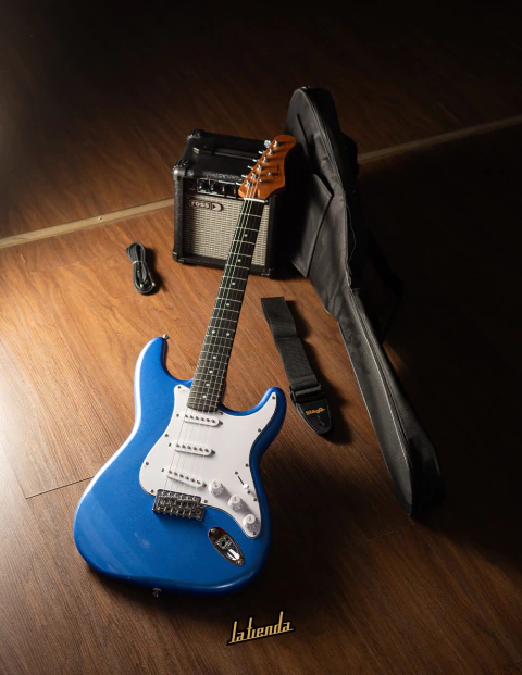 Combo Texas Guitarra Eléctrica + Amplificador 10W + Funda + Correa + Cable - La Tienda