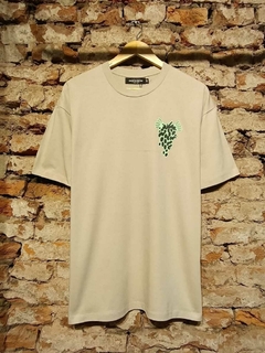 Remera uvas en internet