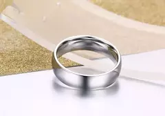 Imagen de Vnox Anillo de bodas clásico para hombres y mujeres, joyería de acero inoxidable para dedo, anillo liso clásico de 6 mm y 8 mm