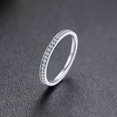 Anillo de Acero Inoxidable Dorado con Piedras CZ – Brillo y Elegancia - Eleganzie