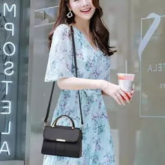 Imagen de Bolso Cruzado de Cuero PU – Diseño Minimalista con Asa Elegante