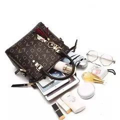 Bolso de mano con letras en inglés para mujer, bolso con asa superior y borlas de cuero PU, bolso de hombro de lujo, bolso de mano de gran capacidad con diseño - tienda en línea