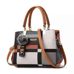Imagen de Bolsos de diseñador elegantes, bolsos para mujer, bandoleras de piel sintética, bolso cruzado con bola de pelo, bolso de hombro para niñas, bolso de mano superior