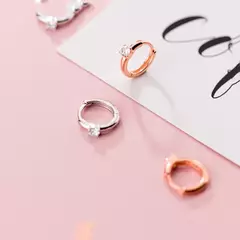 Imagen de Pendientes de Aro Geométricos de Plata 925 con Circón – Minimalismo en Oro Rosa