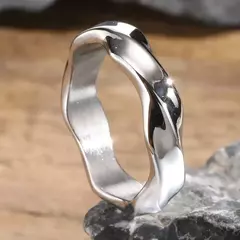 Imagen de Vnox 2025 Nuevo anillo Mobius para hombres y niños, banda para el dedo de acero inoxidable trenzado oxidado, regalo de aniversario de amor sin fin retro para él
